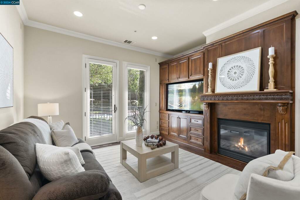 1207 Symphony Way, Vallejo, CA 94591