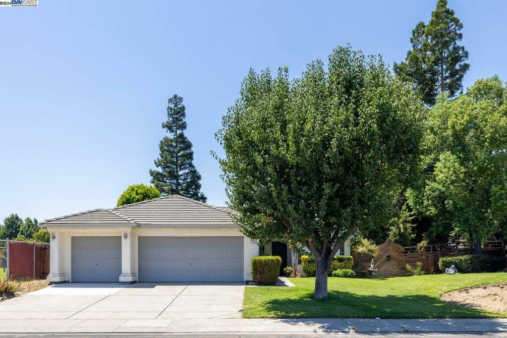 1139 Locust Ave, Manteca, CA 95337