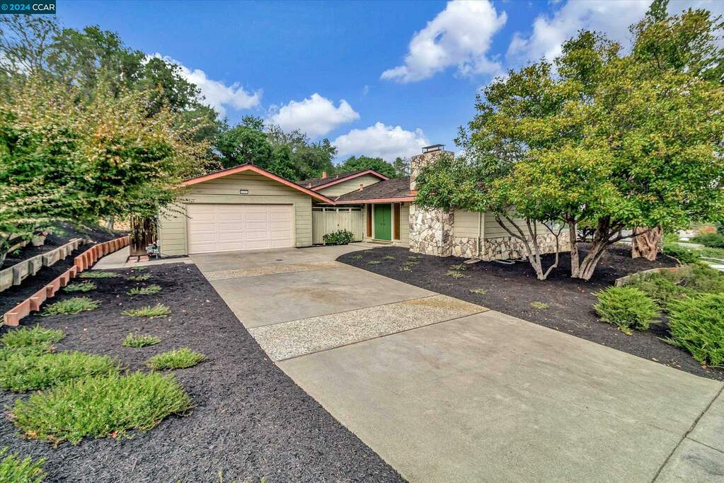 210 Town And Country Dr, Danville, CA 94526