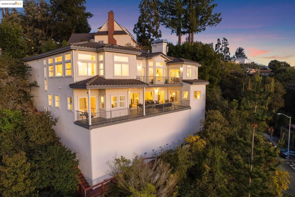6085 Mazuela Dr, Oakland, CA 94611