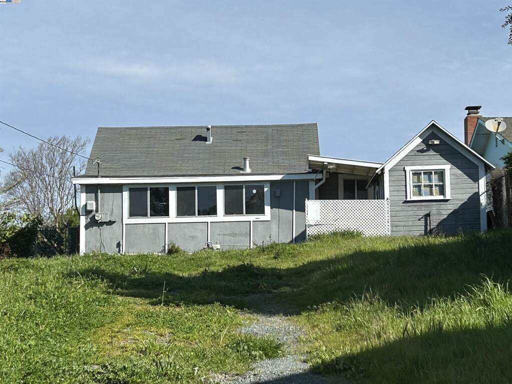 1230 Hazel Dr, Pinole, CA 94564
