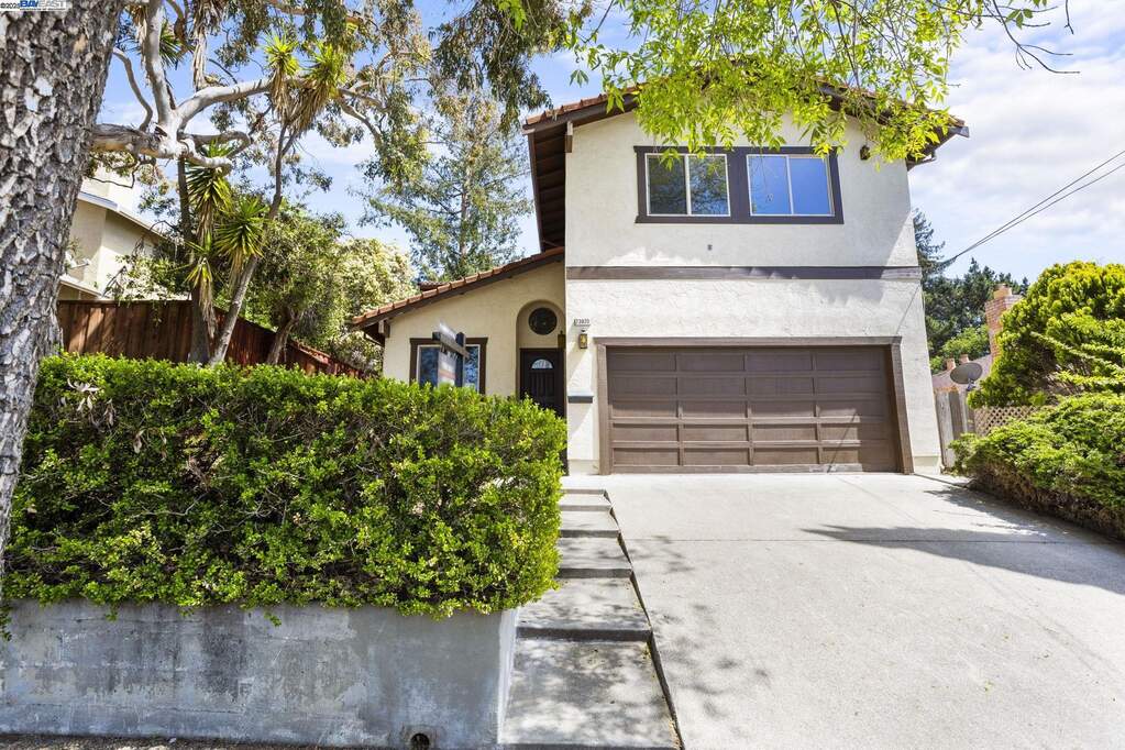 23920 Mayville Dr photo