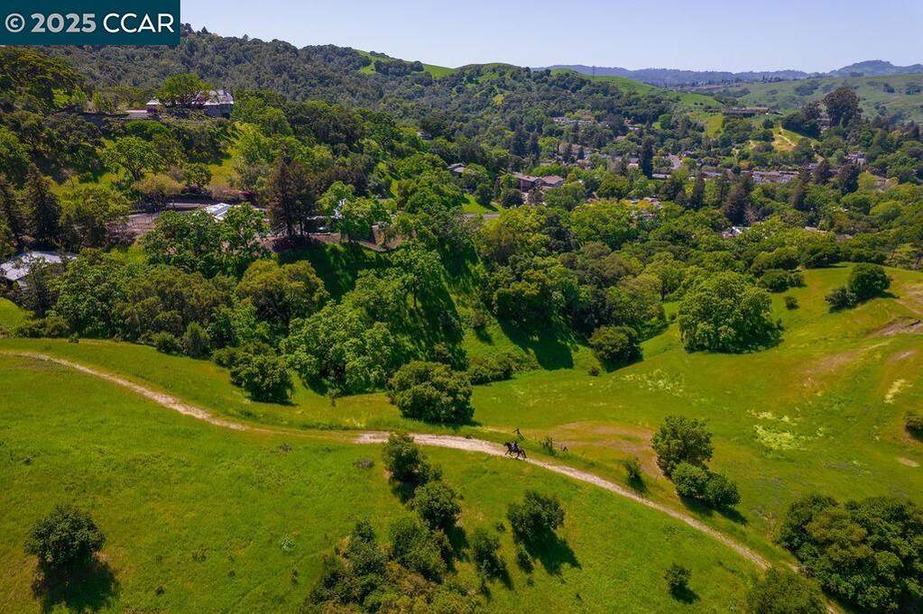 575 Morecroft Rd, Lafayette, CA 94549