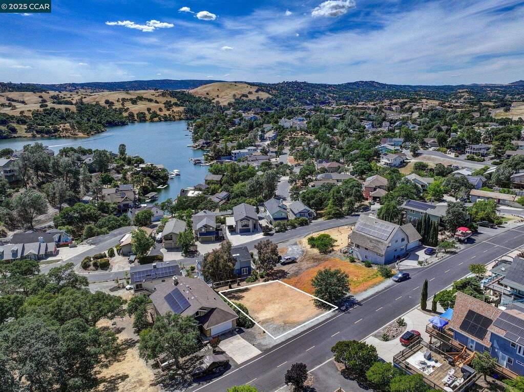 584 Poker Flat Rd, Copperopolis, CA 95228