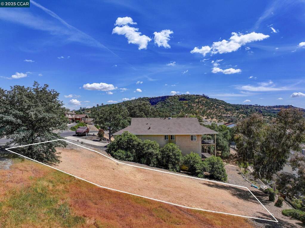 584 Poker Flat Rd, Copperopolis, CA 95228