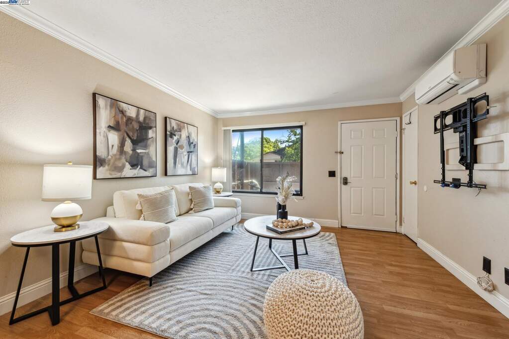 213 Ladera Plz photo