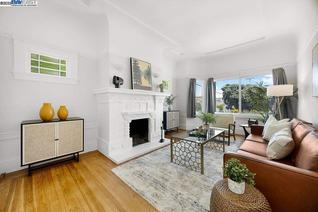 300-300A Somerset St photo
