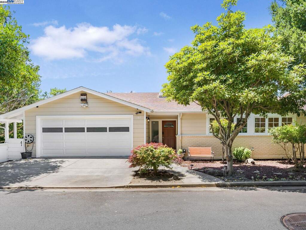 187 St. James Drive photo
