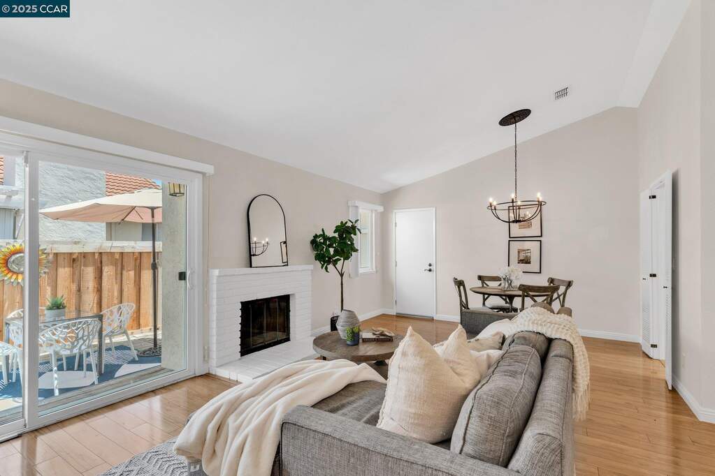 7 Clark Creek Circle, Clayton, CA 94517