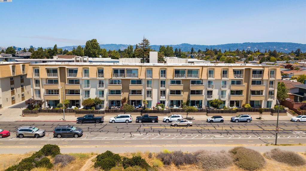 1001 Shoreline Dr #301, Alameda, CA 94501