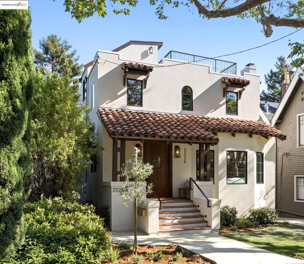2026 Oakland Ave photo