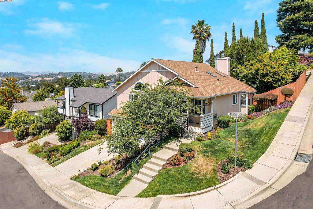 23380 Lakeridge Avenue photo