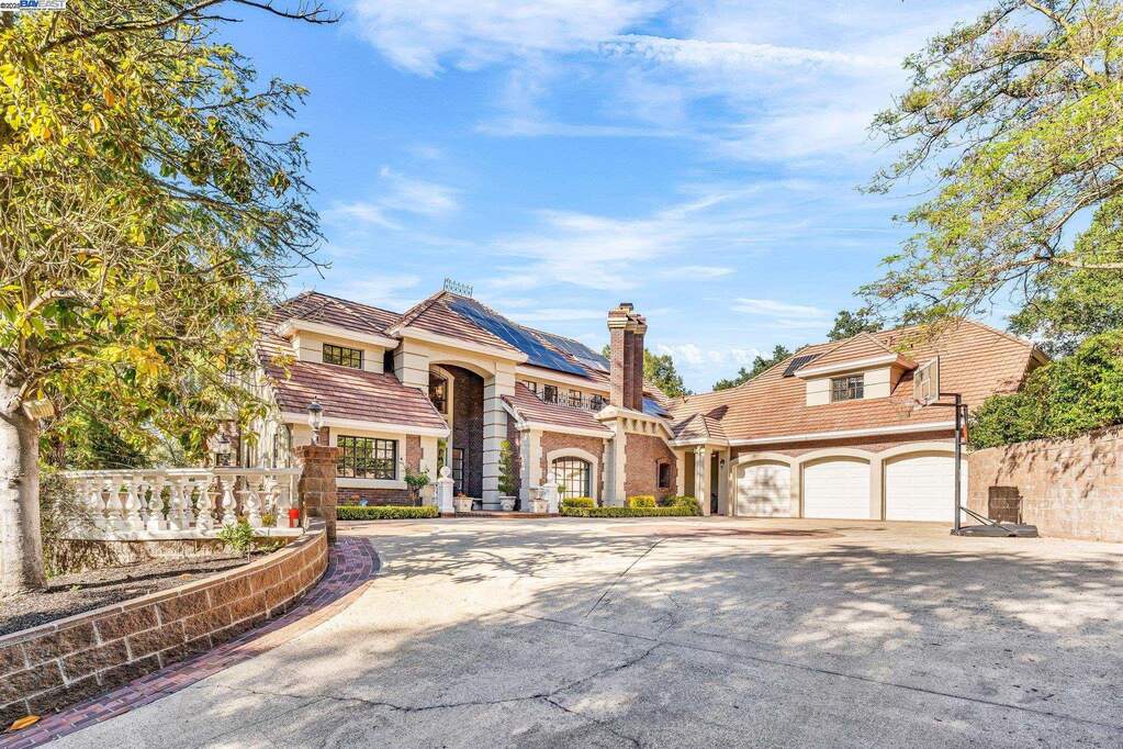 219 Valley Oaks Dr photo