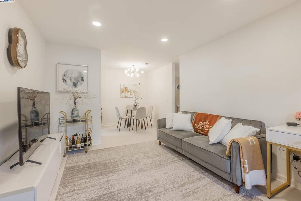 408 Boardwalk Ave #1 photo