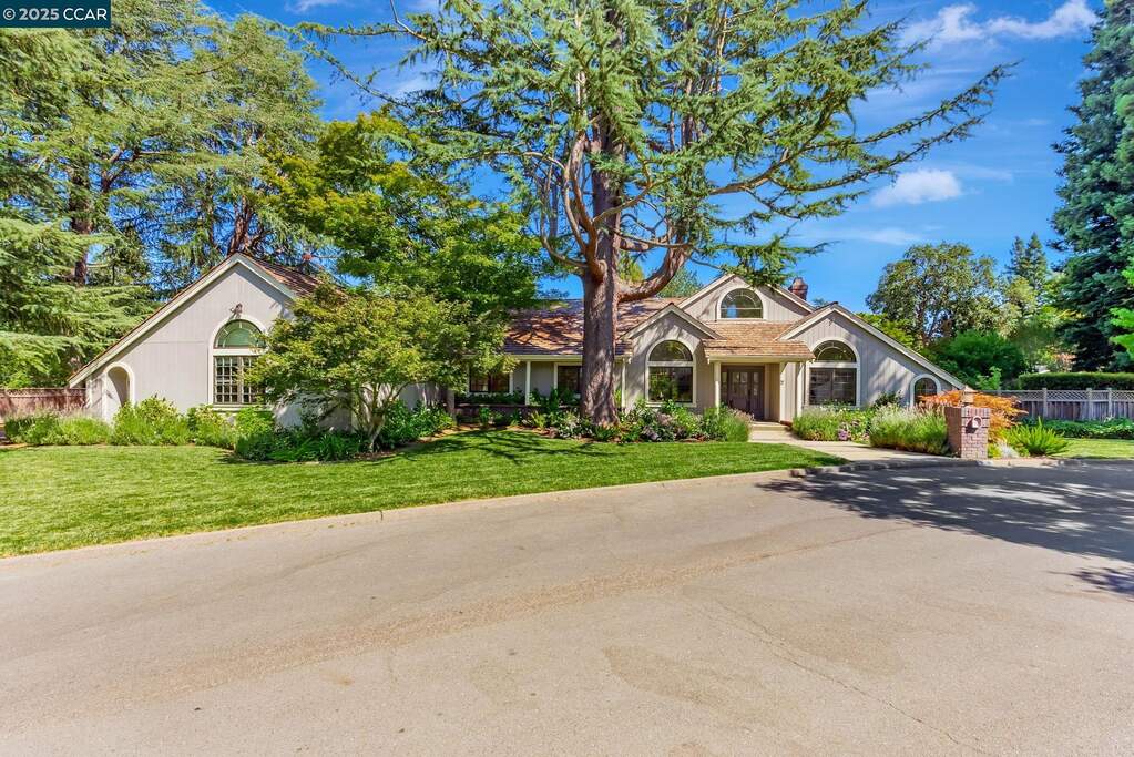 21 Carriage Ct photo