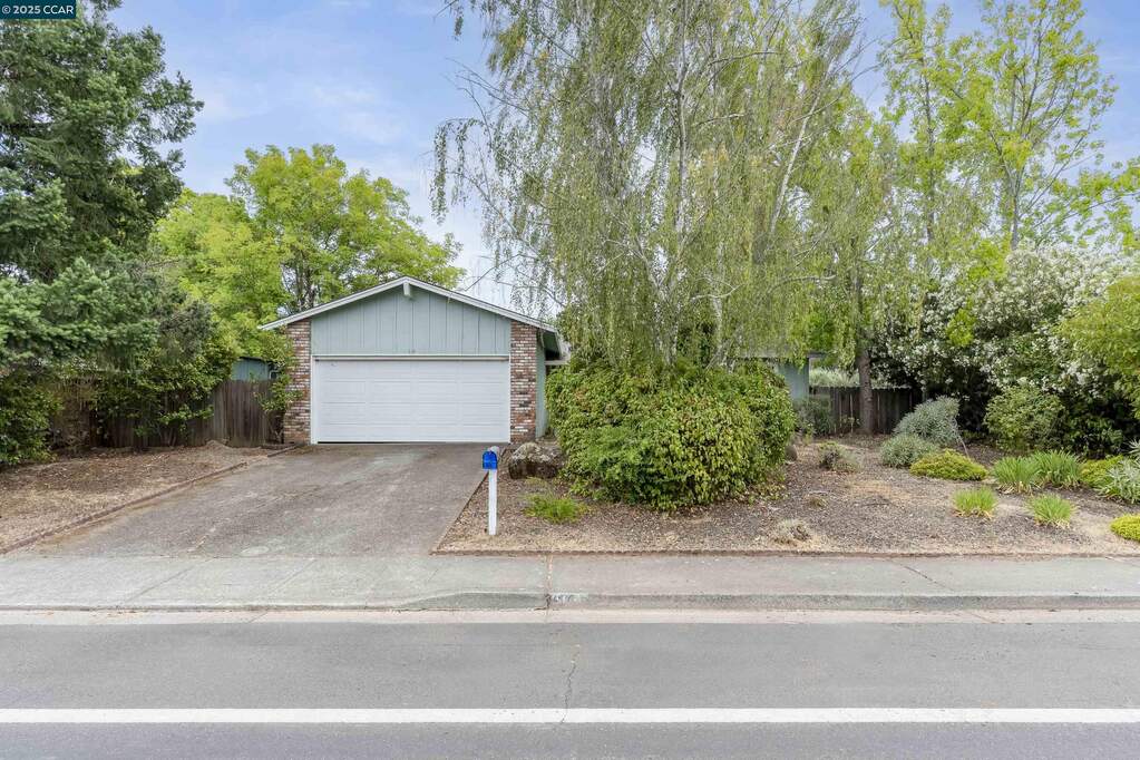 969 Valley View St photo