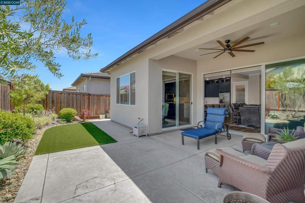 701 Victoria Drive, Manteca, CA 95336