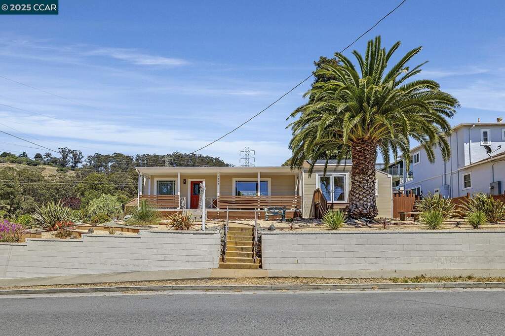 1034 Navellier St photo
