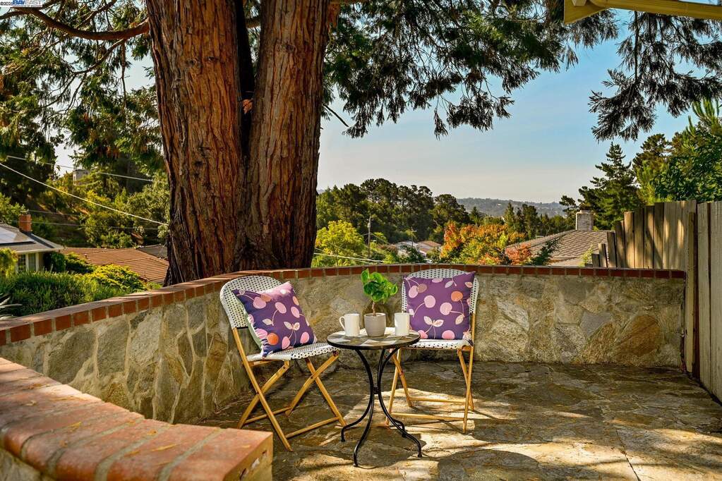 5846 Cold Water Dr, Castro Valley, CA 94552