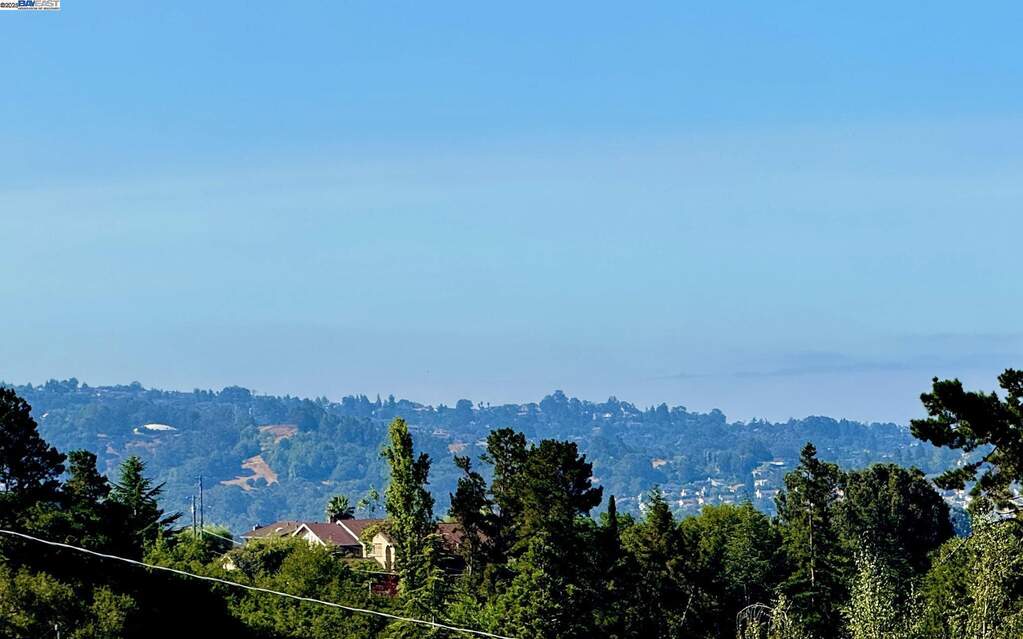 5846 Cold Water Dr, Castro Valley, CA 94552