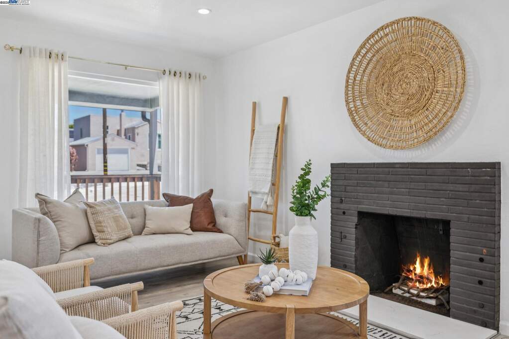 3287 Kelly St photo