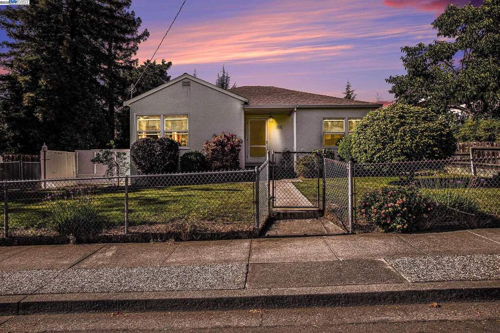 2214 D St photo