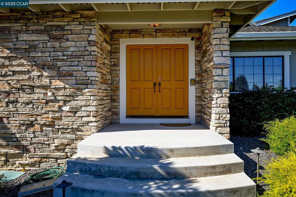 1075 Irwin Court, Concord, CA 94518