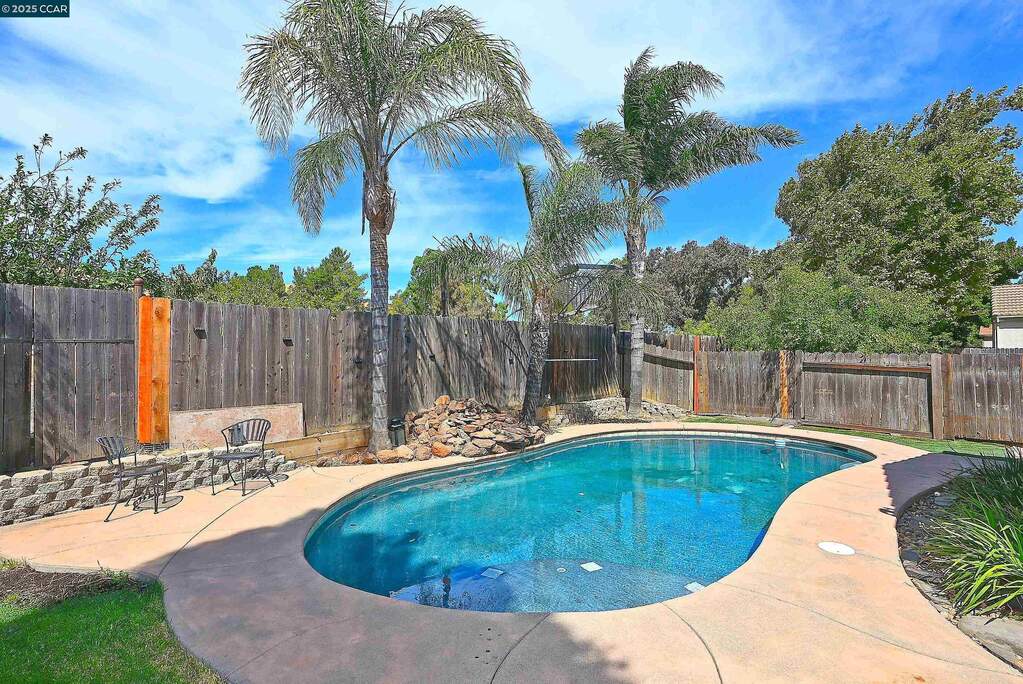 1120 Fox Hound Rd, Vacaville, CA 95687