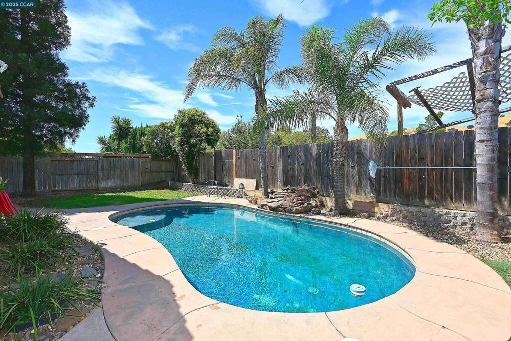 1120 Fox Hound Rd, Vacaville, CA 95687