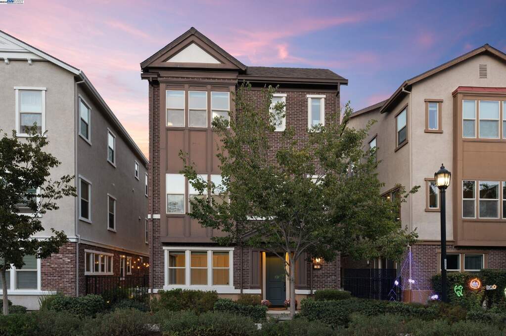 1360 Brookline Loop photo