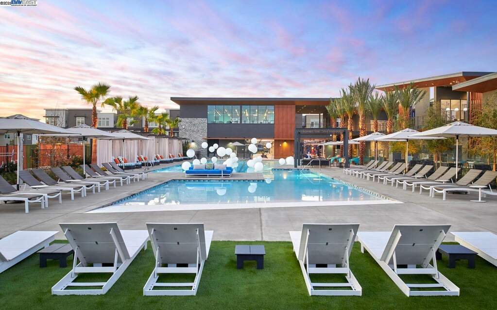 5652 Lexington Ave #401 photo