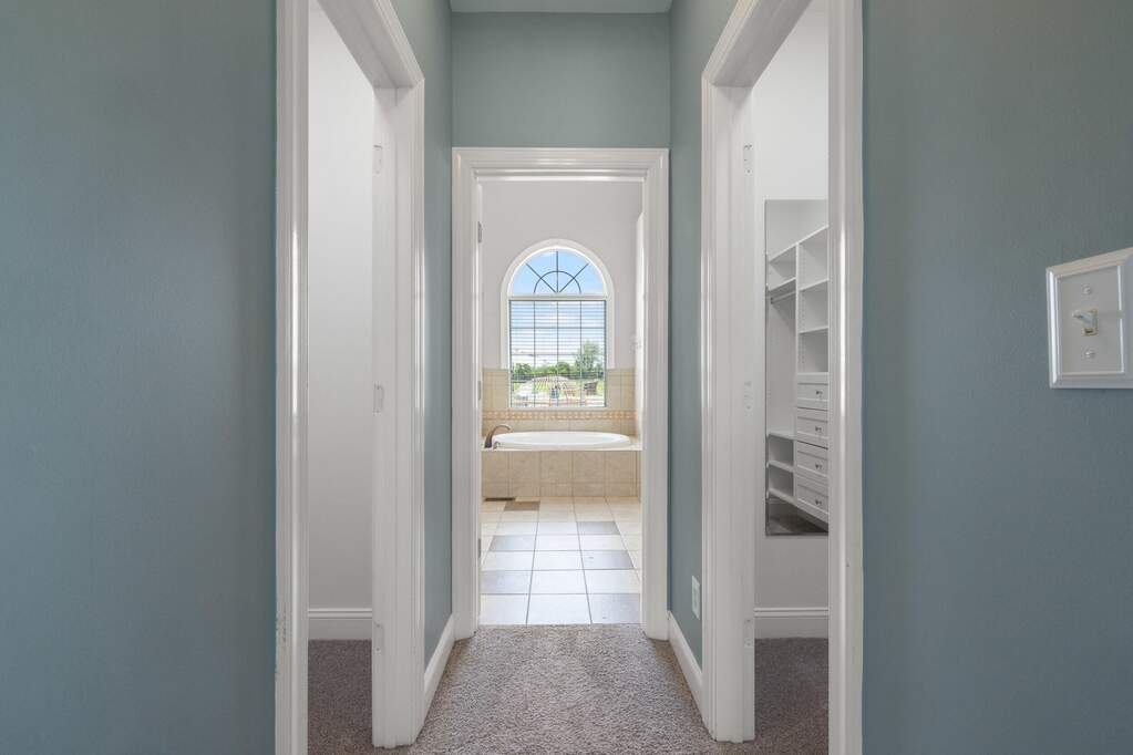 5 Bedroom Single Family Home/House's Image 11