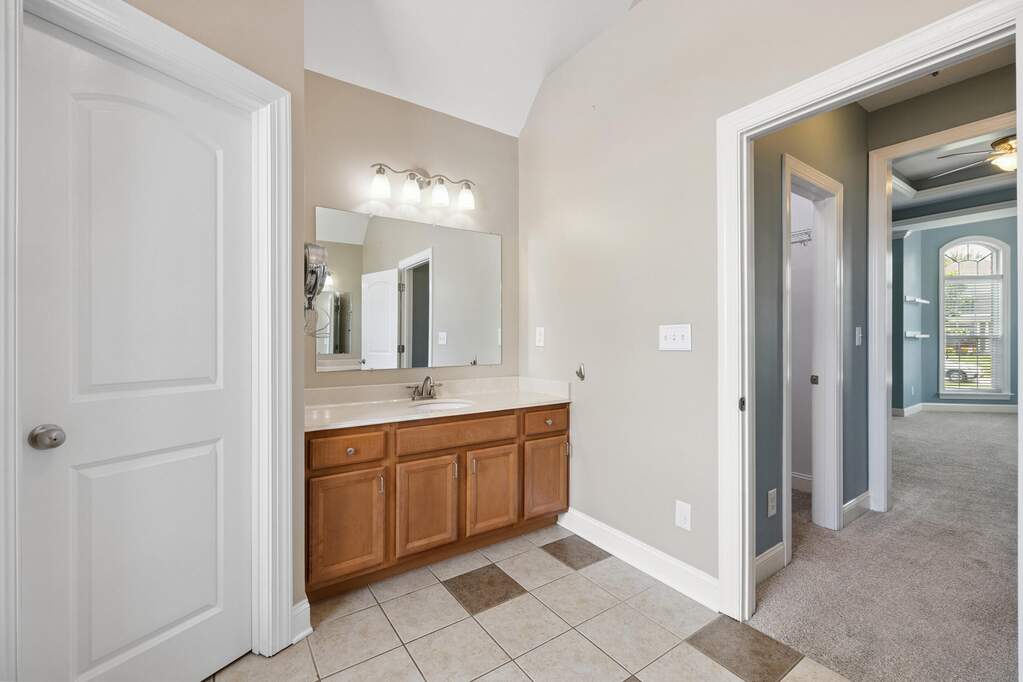 5 Bedroom Single Family Home/House's Image 14