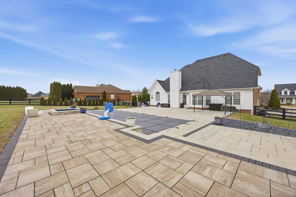 5 Bedroom Single Family Home/House's Image 37