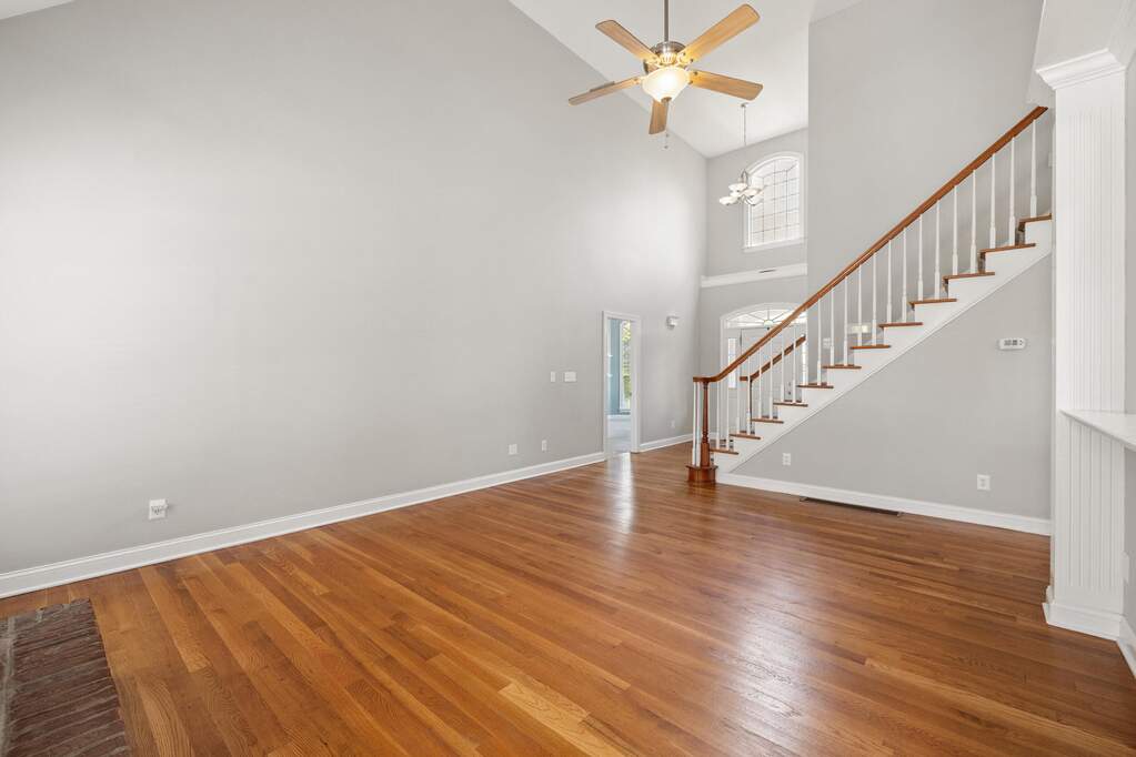 5 Bedroom Single Family Home/House's Image 3