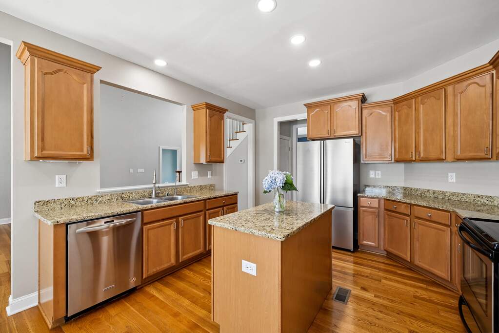 5 Bedroom Single Family Home/House's Image 6