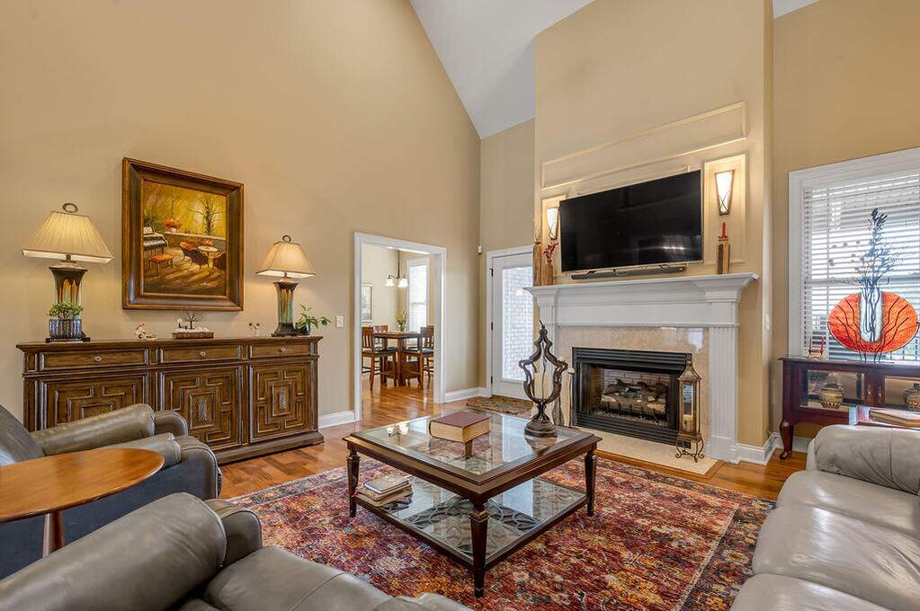 5 Bedroom Single Family Home/House's Image 7