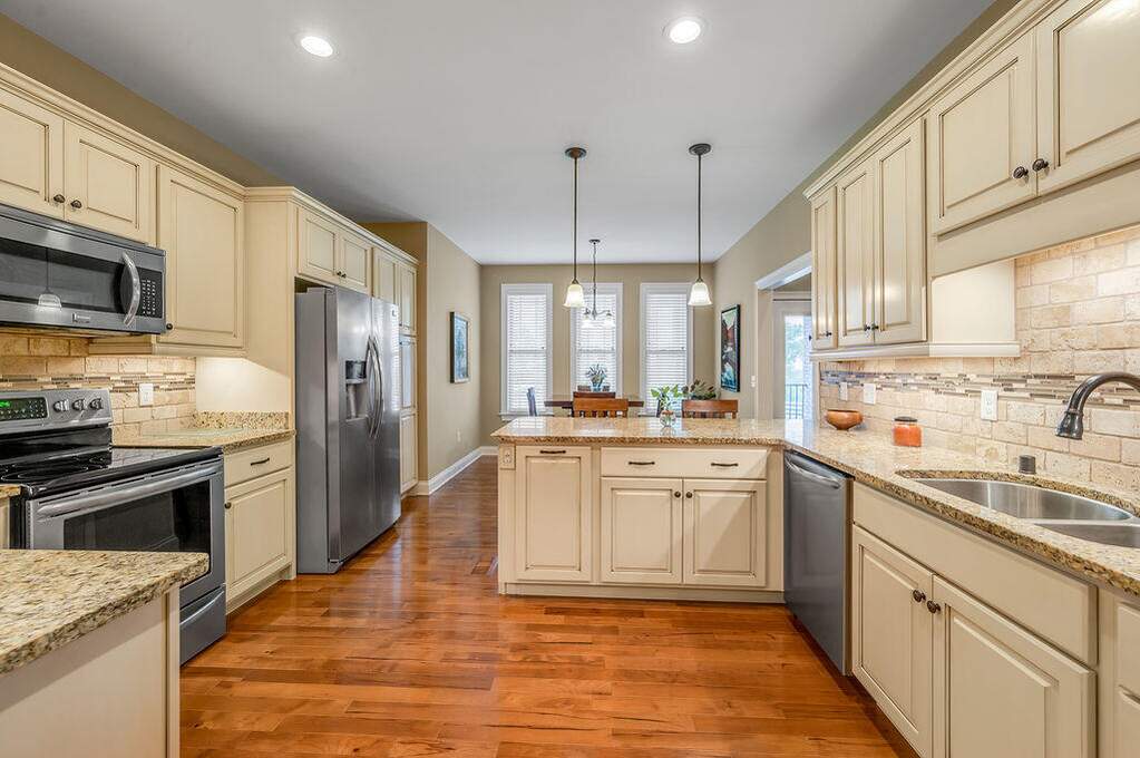 5 Bedroom Single Family Home/House's Image 17