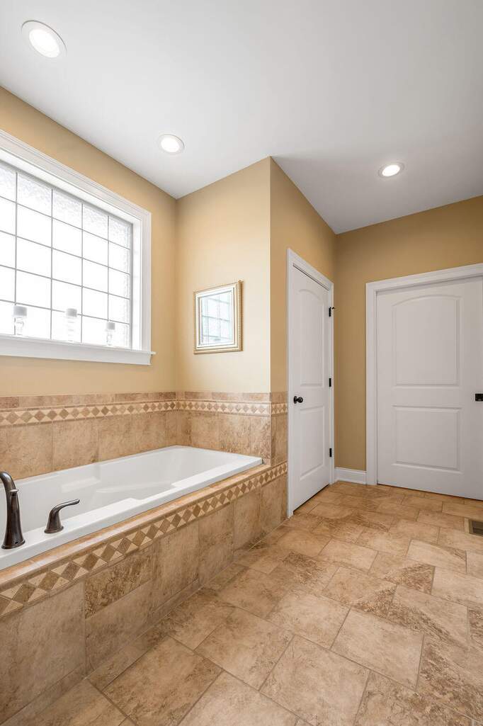 5 Bedroom Single Family Home/House's Image 27