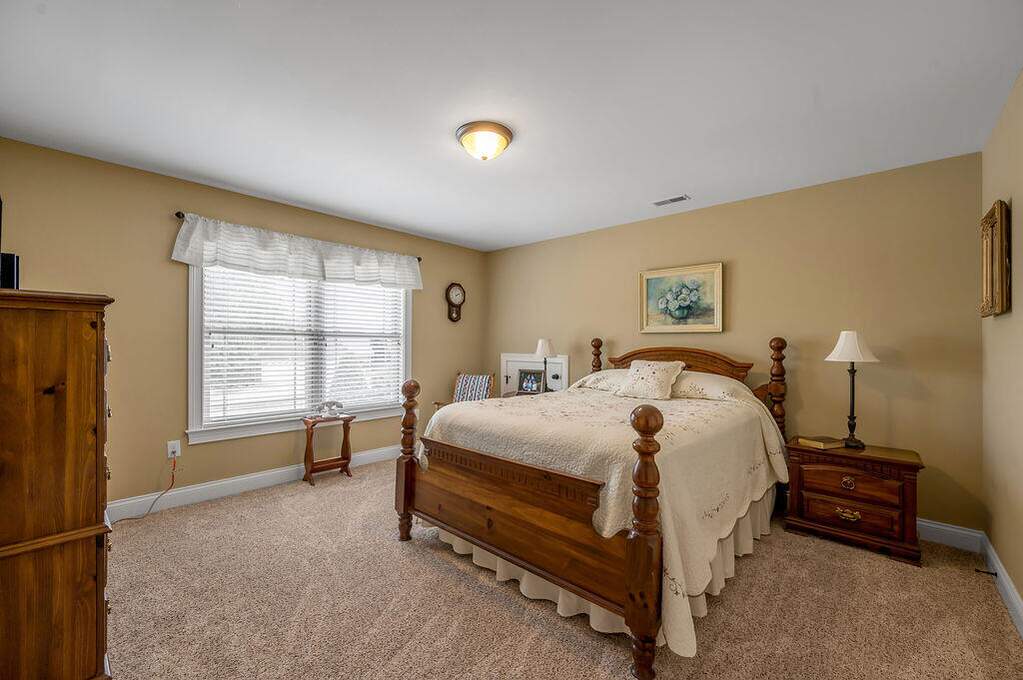 5 Bedroom Single Family Home/House's Image 34