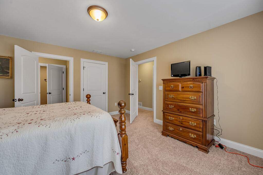 5 Bedroom Single Family Home/House's Image 35