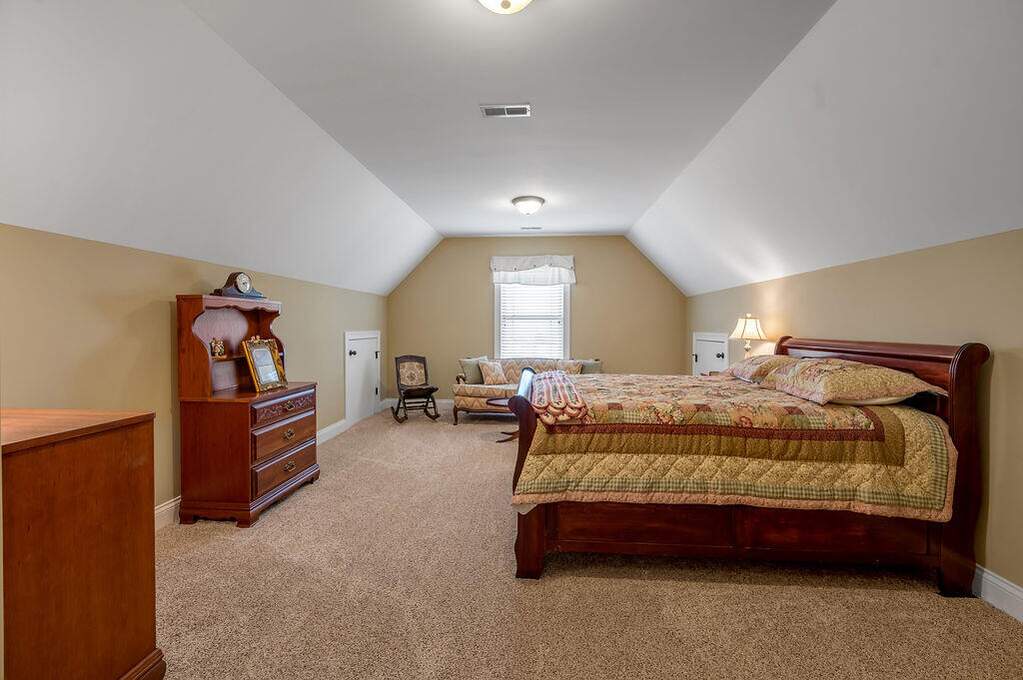 5 Bedroom Single Family Home/House's Image 36