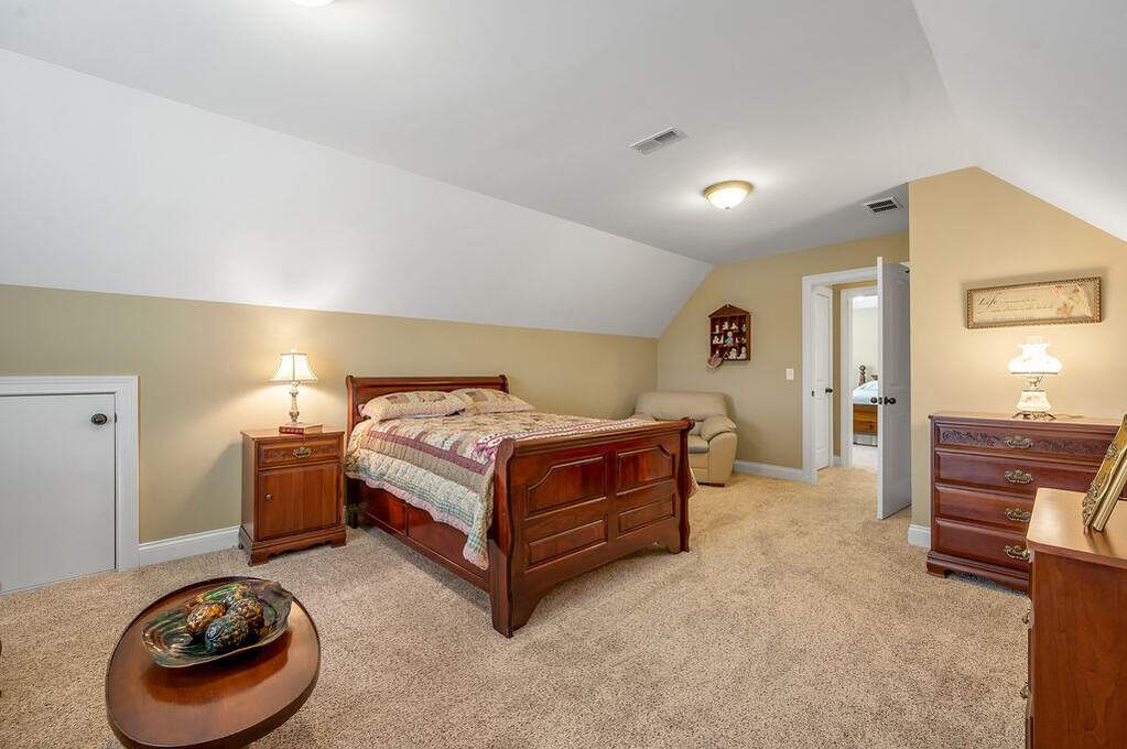 5 Bedroom Single Family Home/House's Image 37