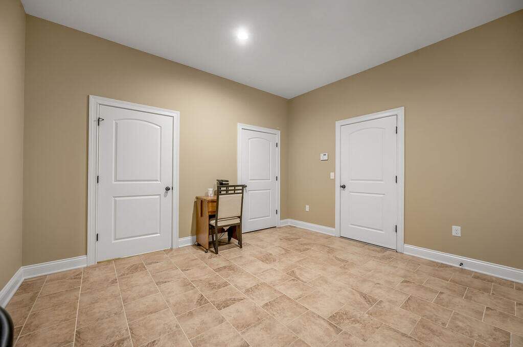 5 Bedroom Single Family Home/House's Image 38