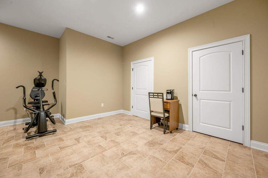 5 Bedroom Single Family Home/House's Image 39