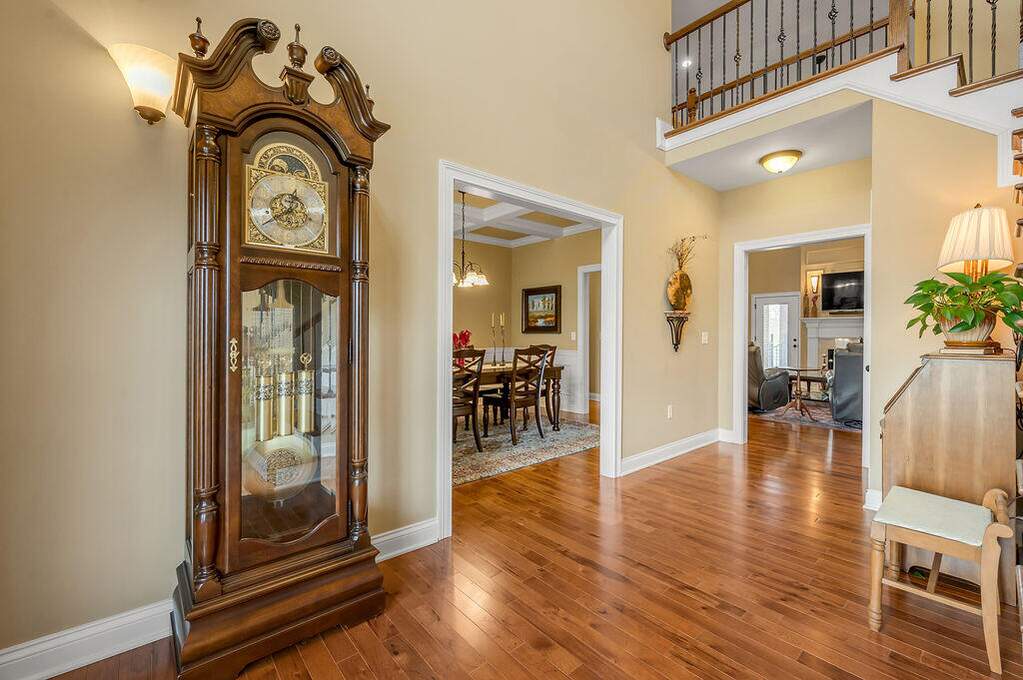 5 Bedroom Single Family Home/House's Image 3