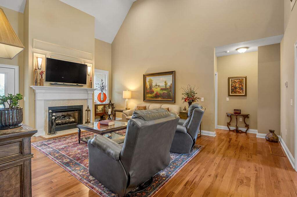5 Bedroom Single Family Home/House's Image 6