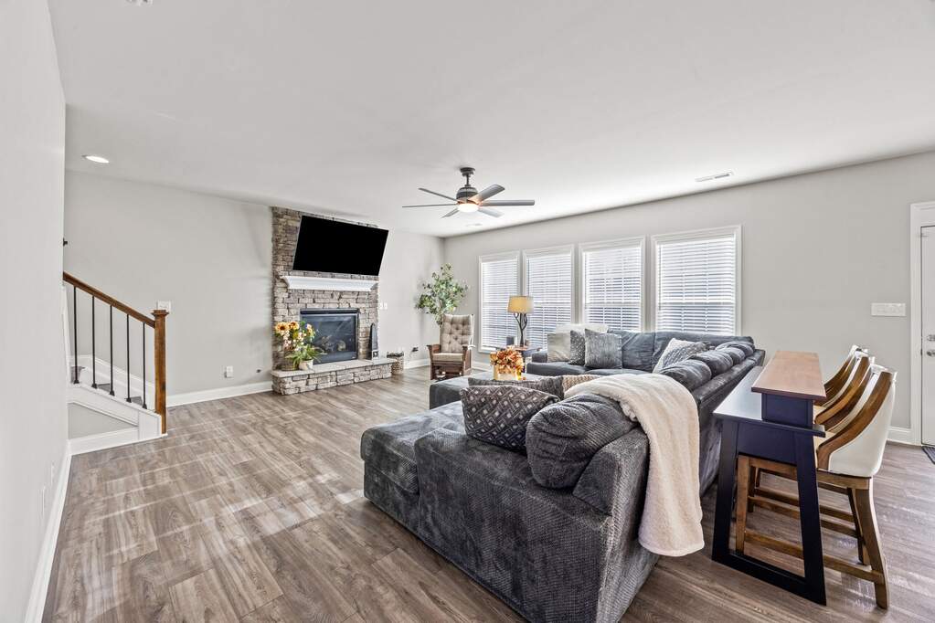 4 Bedroom Single Family Home/House's Image 3