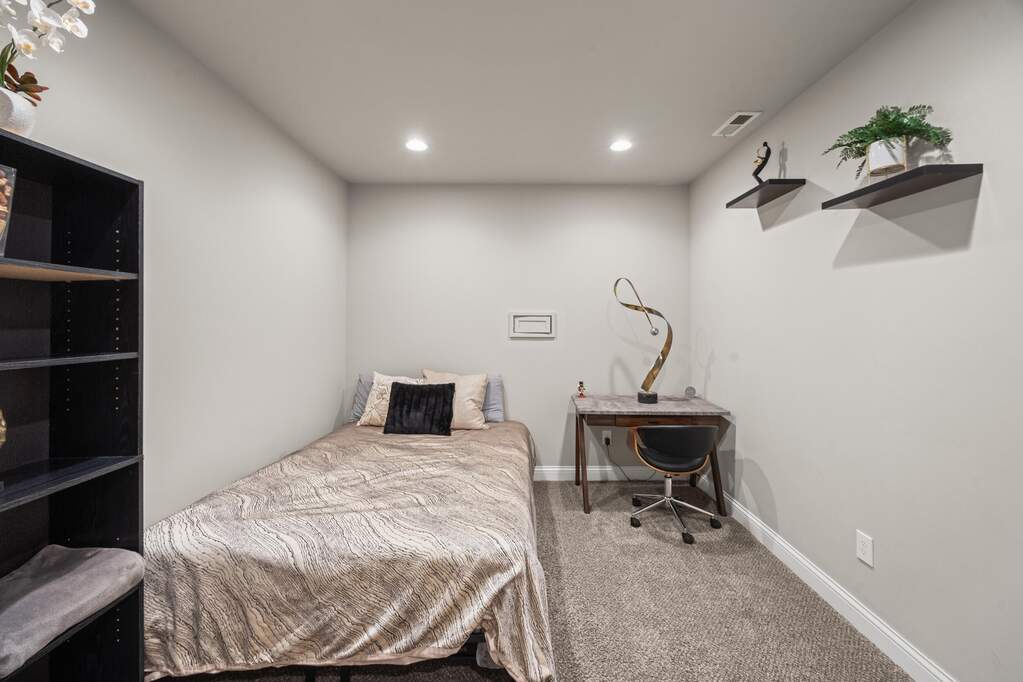 4 Bedroom Single Family Home/House's Image 32