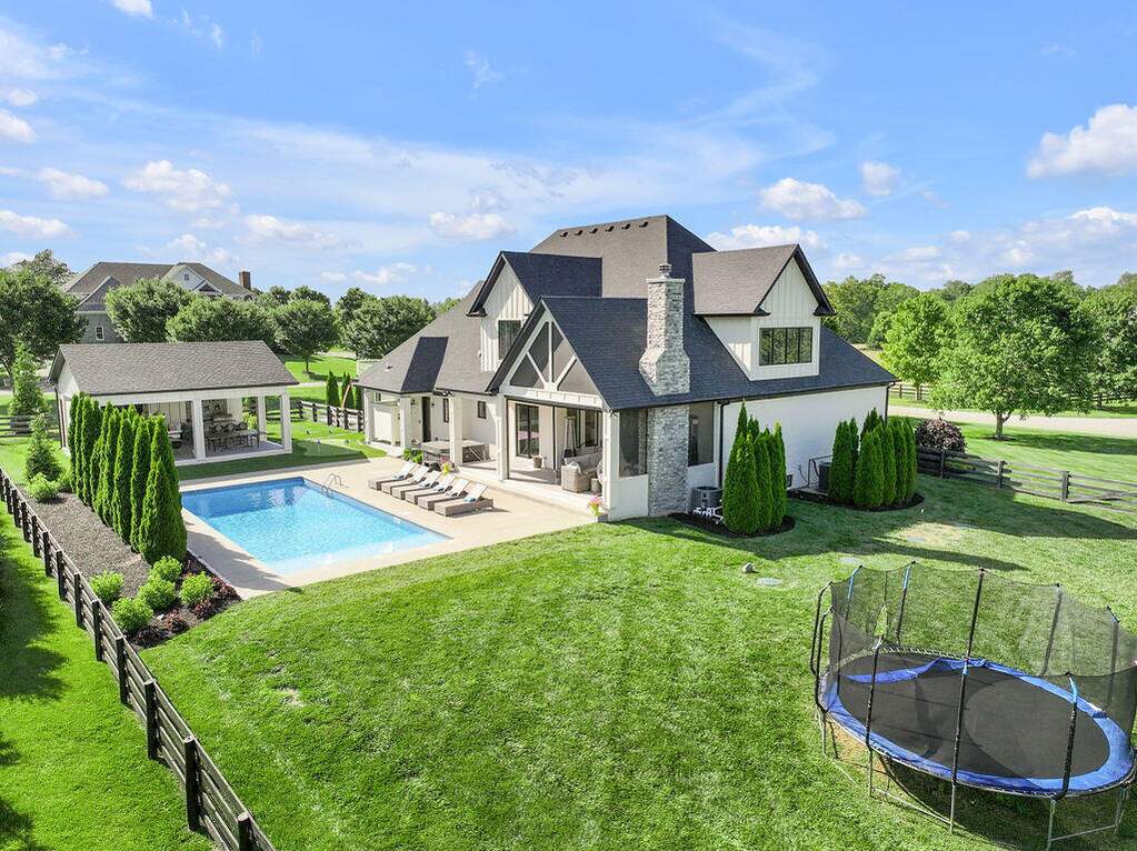 6 Bedroom Single Family Home/House's Image 98